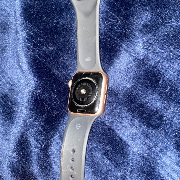 Apple watch series 5.. - Picture 4 of 17